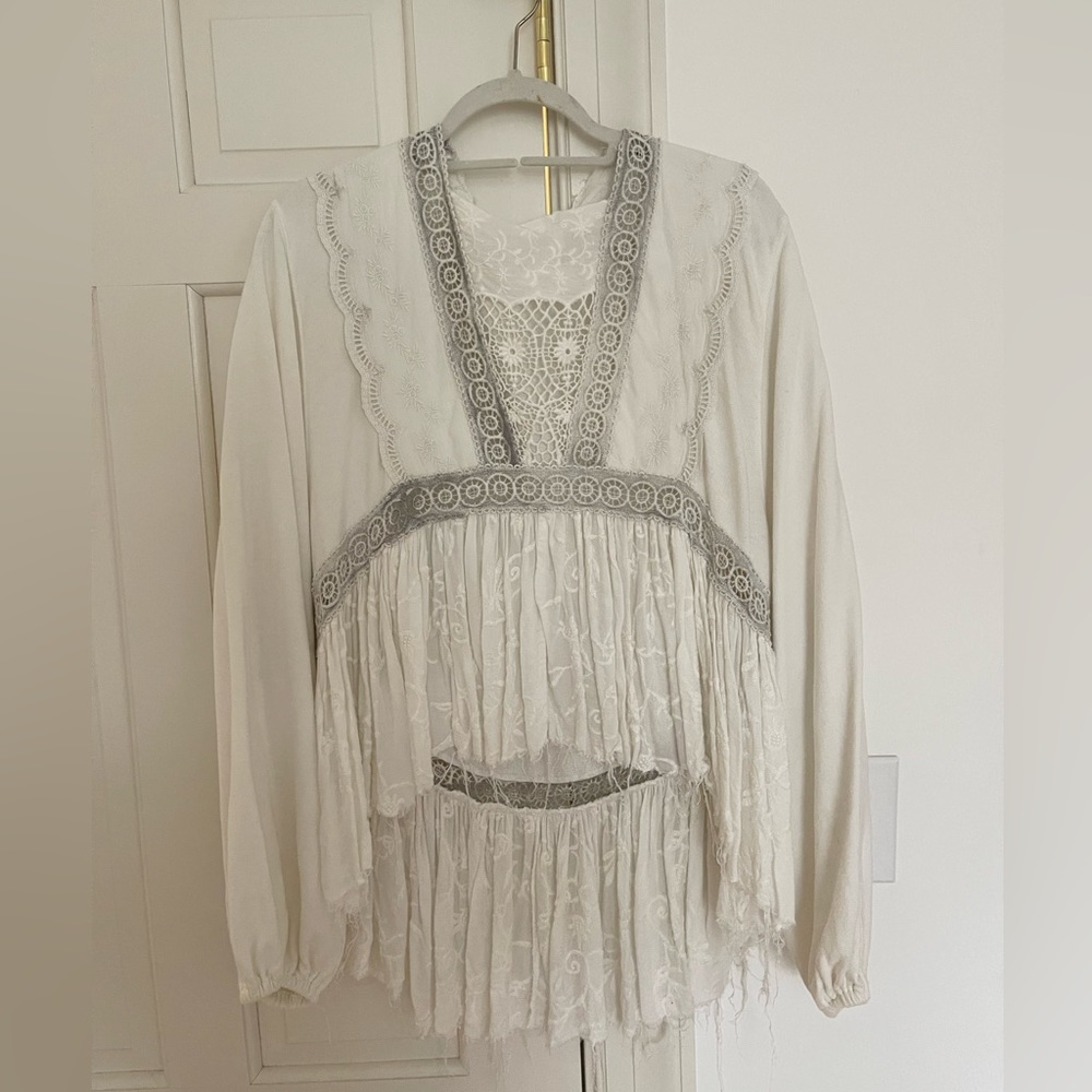 Beautiful detailed Free People white blouse